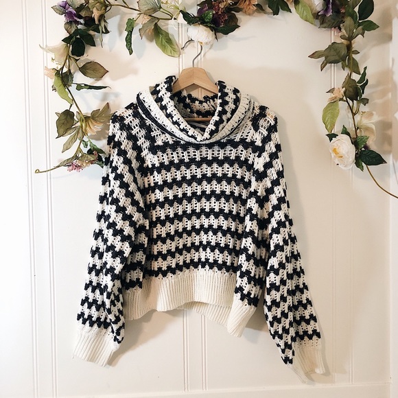 Anthropologie Sweaters - SALE Anthro. John + Jenn sz L ✨